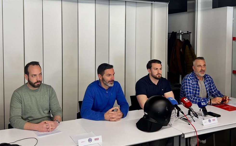 Representantes sindicales de la Policía Local de Torrelavega