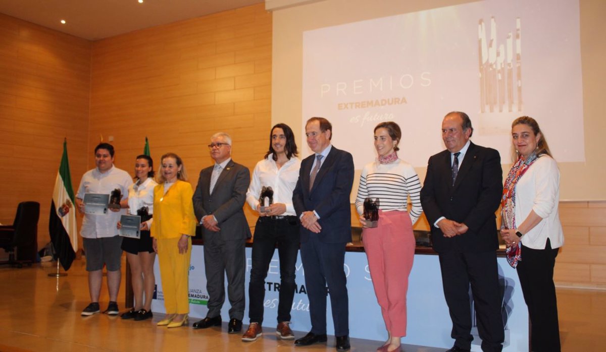 Caja Rural de Extremadura y la cofundadora de Komvida Kombucha, entre los ganadores de los Premios Extremadura es Futuro