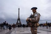 Foto: La Policía francesa acordona la Embajada iraní en París ante la presencia de un hombre sospechoso en el edificio
