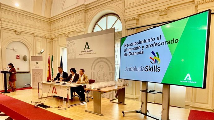 Homenaje a los estudiantes y docentes del Campeonato de FP AndalucíaSkills