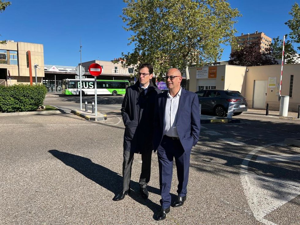 Los concejales del Grupo Municipal Socialista en Valladolid Pedro Herrero y Luis Vélez (de izda a decha).