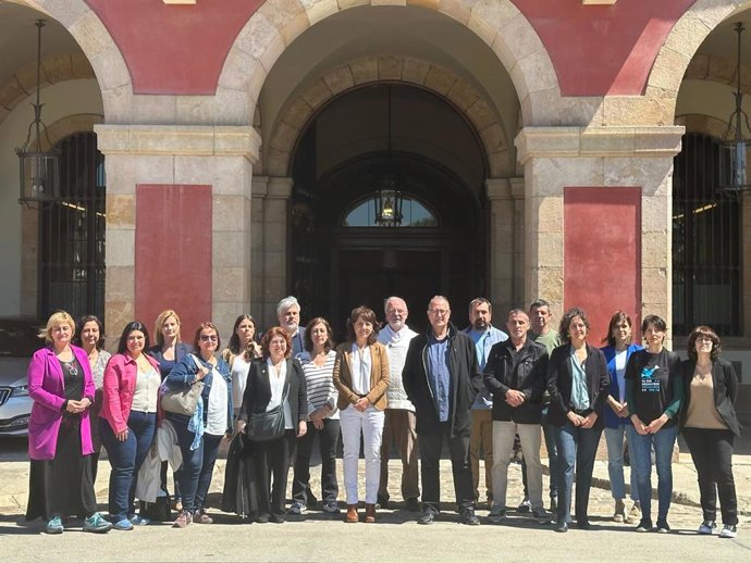 ERC, Junts, CUP y Comuns piden en el Parlament retirar las imputaciones por terrorismo de 'Tsunami', acompañados del presidente de Ômnium Cultural, Xavier Antich