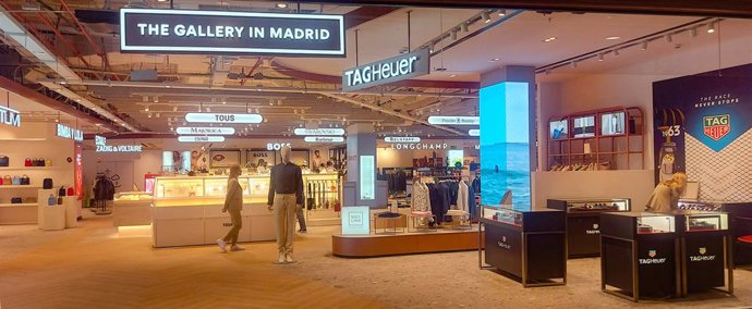 El Aeropuerto Madrid-Barajas amplía su oferta comercial con la tienda multimarca 'The Gallery in Madrid' en la T1.