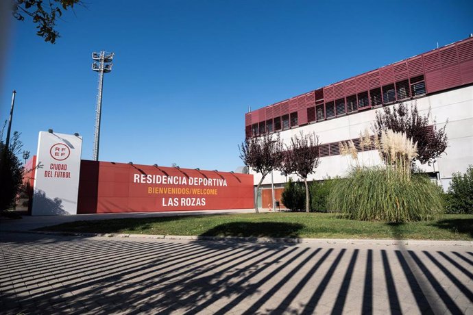 Archivo - Fachada de la sede de la Real Federación Española de Fútbol (RFEF) en Las Rozas.