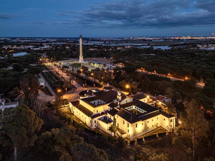 Imagen del entorno del Monasterio de La Rábida con nueva iluminación LED.