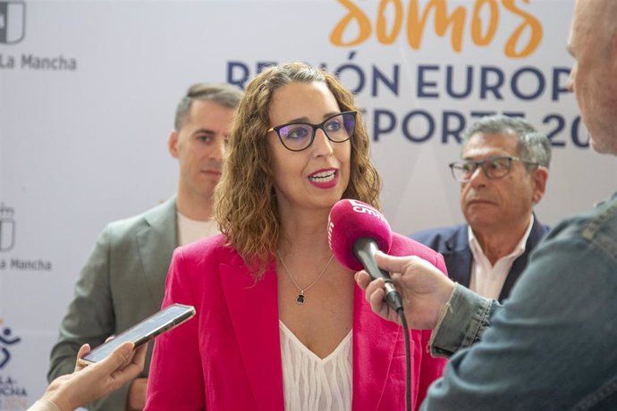 La consejera de Igualdad, Sara Simón, ha participado en la presentación del ‘Tour Universo Mujer’ que la ciudad de Toledo acogerá el próximo mes de mayo, dentro de las actividades de ‘Castilla-La Mancha Región Europea del Deporte 2024’.