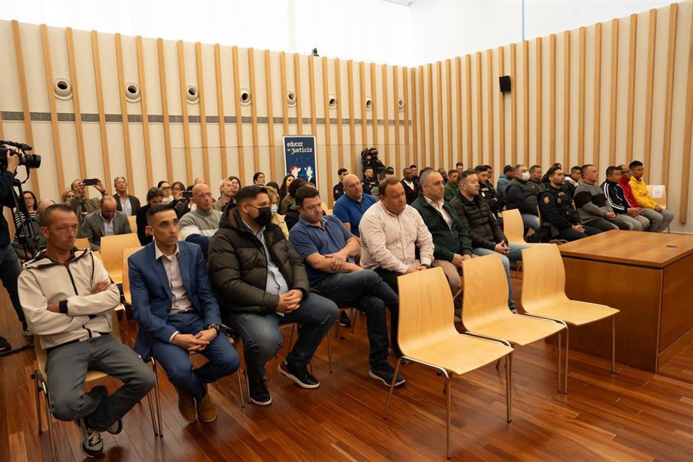 Acusados por el alijo de 3,8 toneladas de cocaína del buque MV Karar, en el juicio ante el tribunal de la sección quinta de la Audiencia Provincial de Pontevedra, con sede en Vigo.