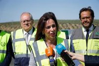 La consejera de Fomento critica en Granada los "bandazos" de Puente y vuelve a reclamar un "diálogo sereno"