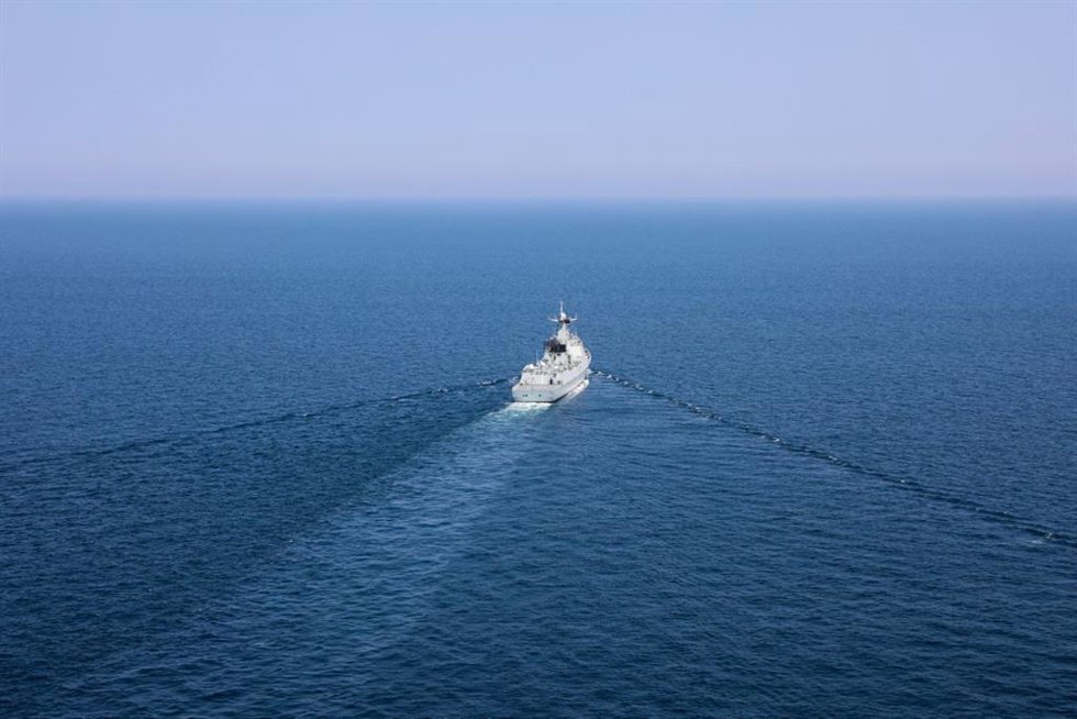 Archivo - March 16, 2023, UNSPECIFIED, UNSPECIFIED, Iran: A handout photo made available by the Iranian Army Office shows a Chinese warship arriving in the Gulf of Oman, south of Iran, on March 15, 2023. According to the Iranian Army, Iran, China, and R