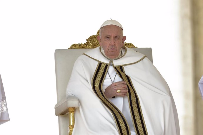 Archivo - El Papa Francisco durante el acto de nombramiento de cardenales  en la basílica vaticana de San Pedro, a 30 de septiembre de 2023, en Roma, (Italia). 
