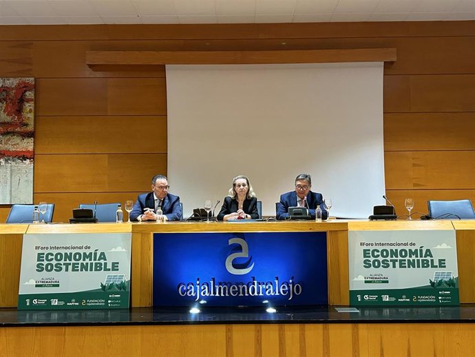 Autoridades en el II Foro Internacional de Economía Sostenible