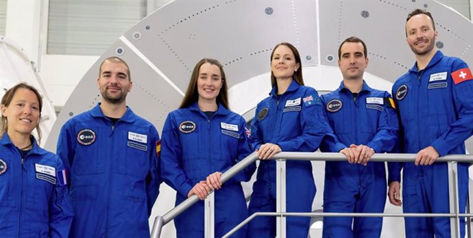 Nueva promoción de  astronautas de la ESA. Pablo Álvarez es el segundo por la izquierda