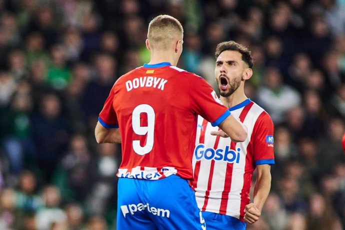 Archivo - El delantero ucraniano Artem Dovbyk celebra un gol con el Girona