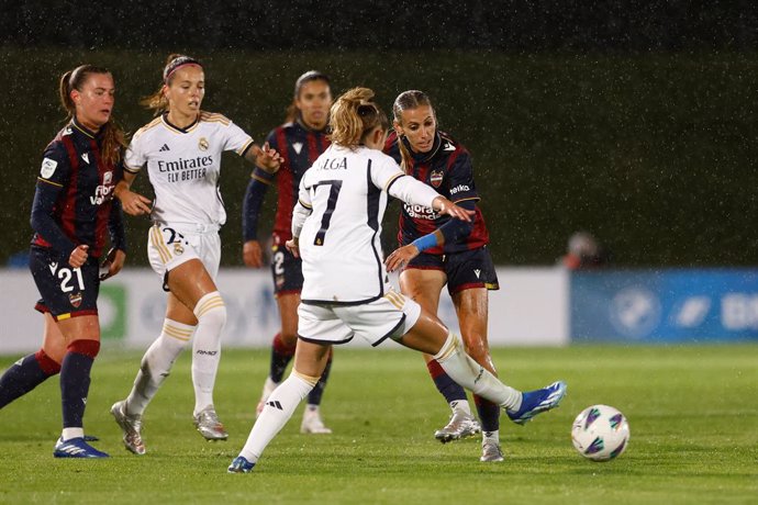 Archivo - Angela Sosa of Levante UD in action during the spanish women league, Liga F, football match played between Real Madrid Femenino and Levante UD at Alfredo Di Stefano stadium on October 22, 2023, in Valdebebas, Madrid, Spain.