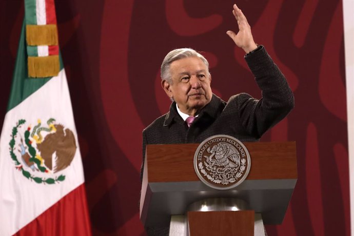 Archivo - 26 December 2022, Mexico, Mexico City: Mexican President Andres Manuel Lopez Obrador speaks during a conference with reporters at the National Palace in Mexico City. 