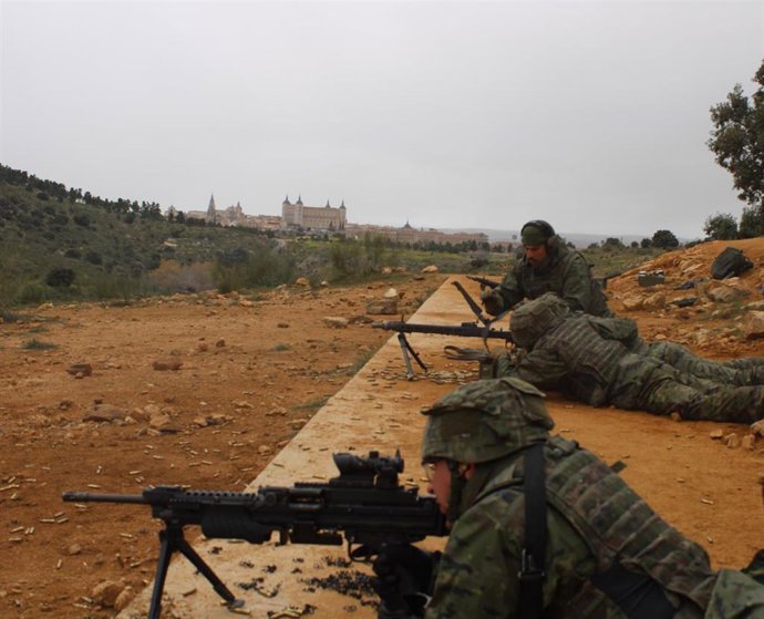 Un ejercicio realizado por militares ucranianos en la Unidad de Formación de Combate, ubicada en la Academia de Infantería de Toledo, y que dirige el general jefe de la BRI X, Fernando Ruiz Gómez.