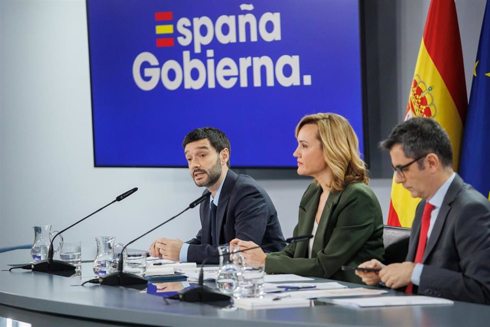 Archivo - (I-D) El ministro de Derechos Sociales, Consumo y Agenda 2030, Pablo Bustinduy; la ministra de Educación, Formación Profesional y Deportes, Pilar Alegría y el ministro de la Presidencia, Relaciones con las Cortes y Justicia, Félix Bolaños. (Fo