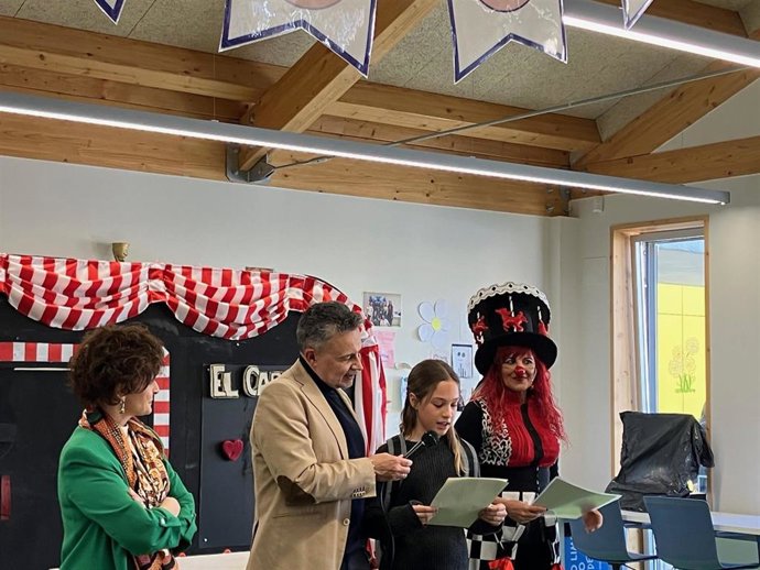 El alcalde de Logroño asiste al encuentro 'Crecemos en igualdad' sobre estereotipos de género y respeto entre niños