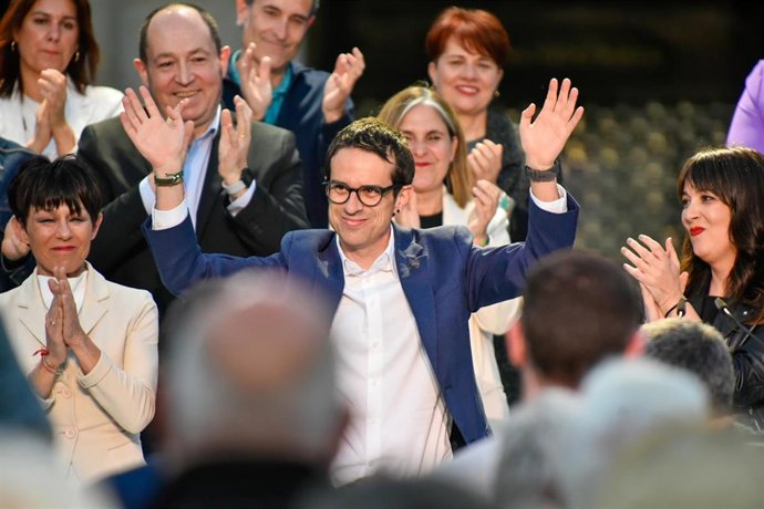 El candidato a Lehendakari de EH Bildu, Pello Otxandiano, en el mitin de cierre de campaña electoral en Bilbao