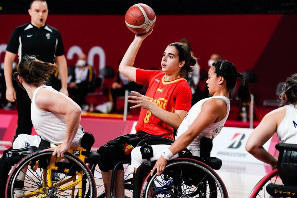 Beatriz Zudaire durante un partido de la selección española femenina de baloncesto en silla en Tokyo 2020
