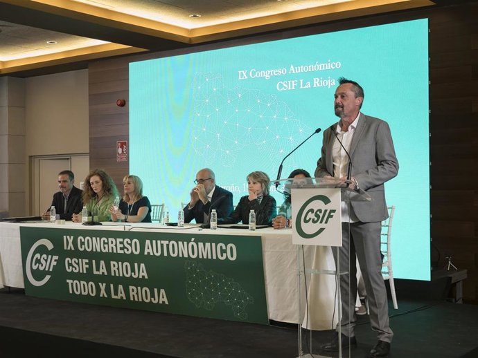 El presidente de CSIF La Rioja, Jesús Hernández, interviene durante el Congreso de la Central Sindical Independiente y de Funcionarios (CSIF), a 19 de abril de 2024, en Logroño, La Rioja (España). 
