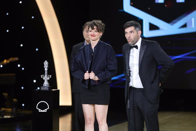Archivo - Maria Alche y Benjamin Naishtat reciben el Premio al Mejor Guión durante la clausura del 71 Festival Internacional de Cine de San Sebastián en el Kursaal, en San Sebastián (Guipúzcoa, País Vasco, España)