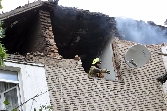 19 April 2024, Ukraine, Dnipro: A rescuer is seen at work at an apartment block that was partially destroyed by the Russian missile attack on Dnipro. Photo: -/Ukrinform/dpa