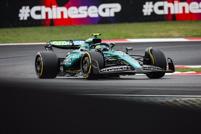 14 ALONSO Fernando (spa), Aston Martin F1 Team AMR24, action during the Formula 1 Lenovo Chinese Grand Prix 2024, 5th round of the 2024 Formula One World Championship from April 19 to 21, 2024 on the Shanghai International Circuit, in Shanghai, China - Ph