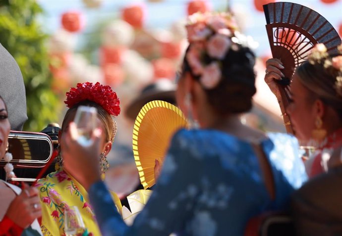 Imágenes del ambiente en el Real de la Feria, a 15 de abril de 2024, en Sevilla.