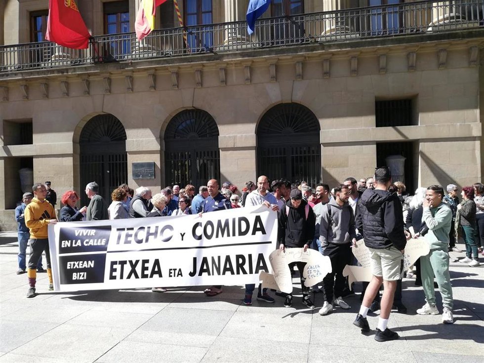 Concentración para reclamar un alternativa habitacional para las personas que viven en la calle.