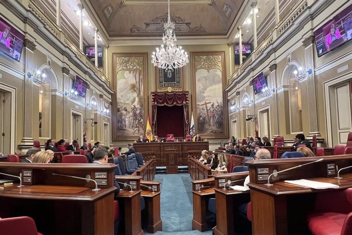 Archivo - Tercera jornada del Debate sobre el Estado de la Nacionalidad Canaria, en la que se han votado las propuestas de resolución presentadas por los siete grupos de la Cámara