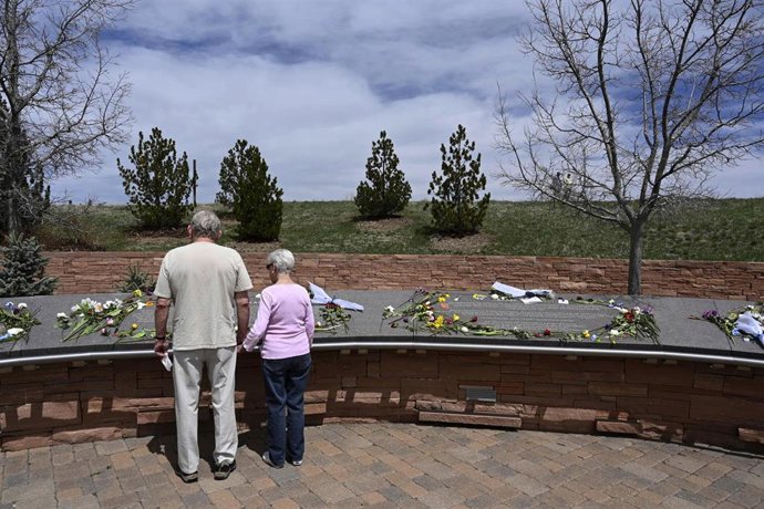 Archivo - Imagen de archivo del memorial por las víctimas de la masacre de Columbine (Colorado, EEUU) 