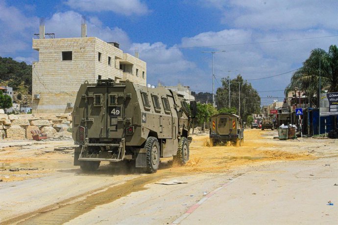 19 April 2024, Palestinian Territories, Tulkarm: Israeli military units drive through the Nour Shams refugee camp. The operation lasted more than 24 hours. The Israeli armed forces have killed more than five Palestinians and injured dozens during their ra