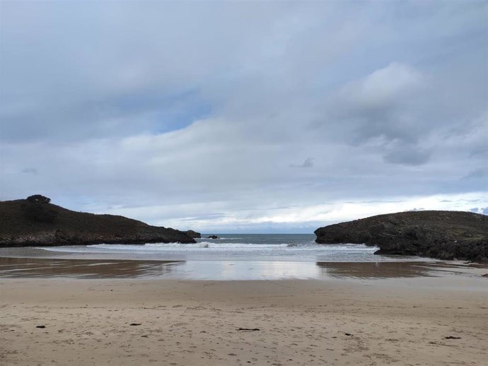 Archivo - Playa de Llanes, turismo, Costa Verde