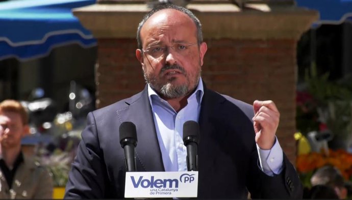 El candidato del PP a las elecciones catalanas, Alejandro Fernández, en el acto de los populares sobre seguridad y ocupación en la plaza D'Adrià de Barcelona
