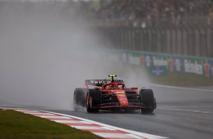 55 SAINZ Carlos (spa), Scuderia Ferrari SF-24, action during the Formula 1 Lenovo Chinese Grand Prix 2024, 5th round of the 2024 Formula One World Championship from April 19 to 21, 2024 on the Shanghai International Circuit, in Shanghai, China - Photo DPP