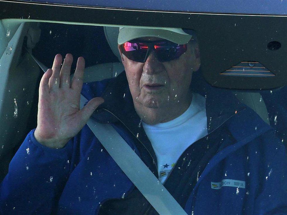 El Rey Juan Carlos en el puerto deportivo de Sanxenxo a 20 de abril de 2024, en Sanxenxo (España).