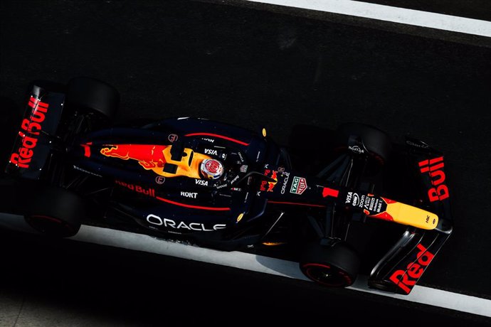 01 VERSTAPPEN Max (nld), Red Bull Racing RB20, action during the Formula 1 Lenovo Chinese Grand Prix 2024, 5th round of the 2024 Formula One World Championship from April 19 to 21, 2024 on the Shanghai International Circuit, in Shanghai, China - Photo Flo