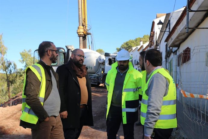 Javier Bello en una visita a unas de las obras PFEA en la provincia.