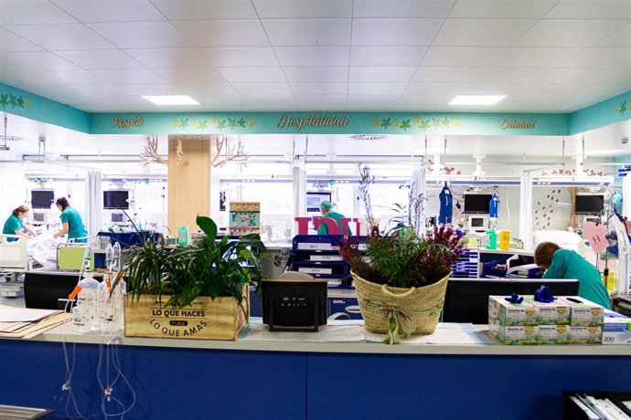 Archivo - Imagen de la UCI del Hospital San Juan de Dios de Córdoba.