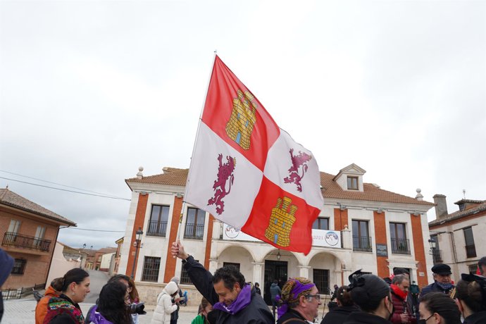 El Partido Castellano-Tierra Comunera con la bandera de la Comunidad.