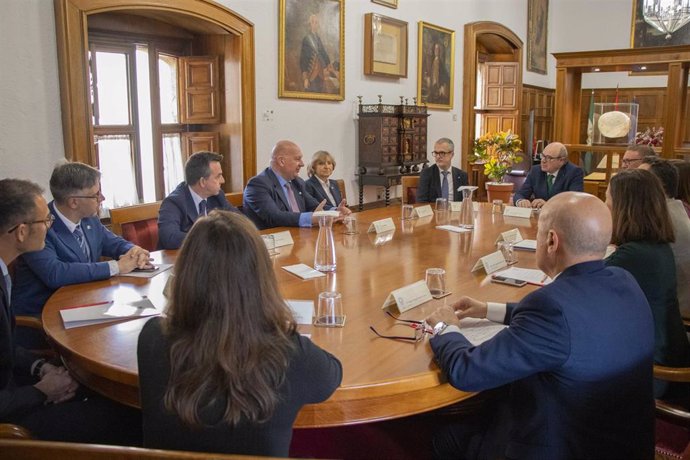 Reunión en torno a la candidatura de la Universidad de Granada a albergar los Juegos Europeos Universitarios EUSA Games en 2030.