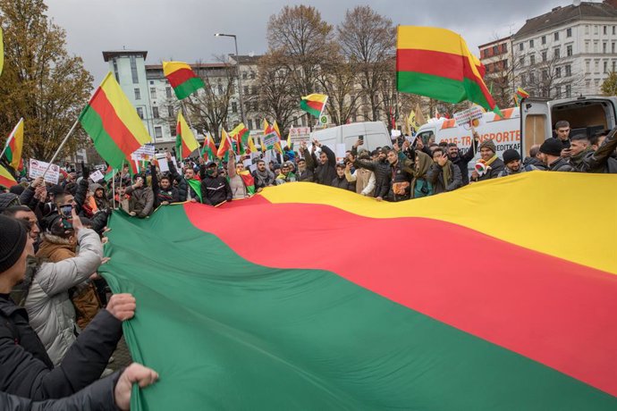 Archivo - November 18, 2023, Berlin, Germany: Thousands of Kurdish demonstrators took to the streets of Berlin on November 18, 2023, in a significant protest highlighting the ongoing tensions and political challenges surrounding Kurdish rights and policie