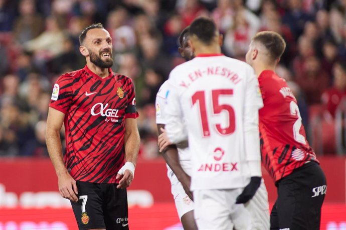 Archivo - Vedat Muriqi y En-Nesyri en el Sevilla FC-RCD Mallorca de la pasada temporada