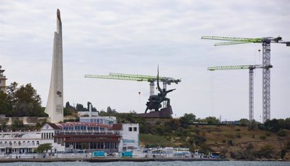 Ucrania anuncia un ataque contra el buque de salvamento ruso 'Kommuna' en el puerto de Sebastopol