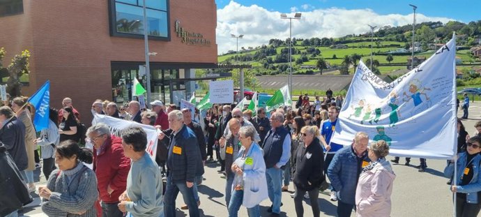 Trabajadores del Hospital de Jove en una concentración.
