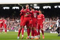 El Liverpool recupera el tono para no tirar la Premier
