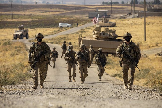 Archivo - October 26, 2020, Qamishli, Syria: U.S. Army soldiers patrol a road in Northern Syria October 26, 2020 near Qamishli, Syria. The soldiers are in Syria to support Combined Joint Task Force Operation Inherent Resolve against the Islamic State figh