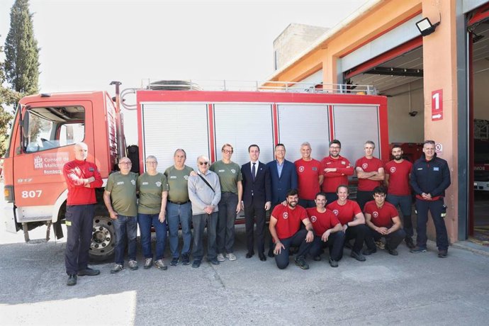 El presidente del Consell de Mallorca, Llorenç Galmés, en el acto de cesión de un camión de Bomberos a una ONG.