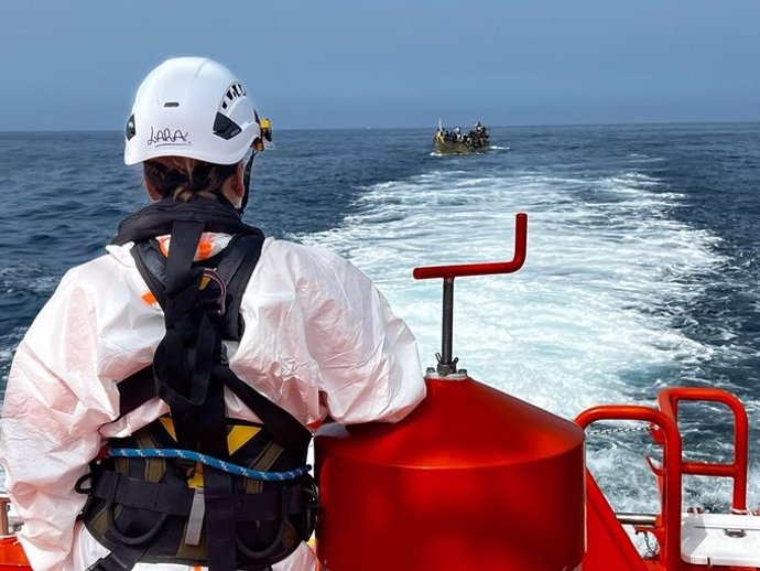 Archivo - Salvamento Marítimo coordina el rescate de una patera